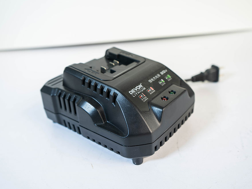 大有锂电充电器