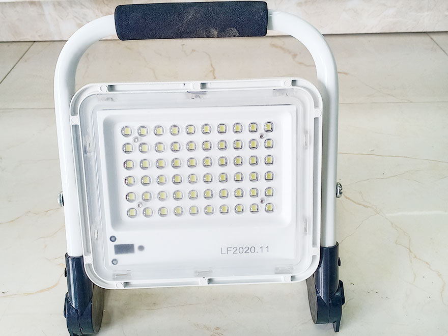 户外充电照明灯